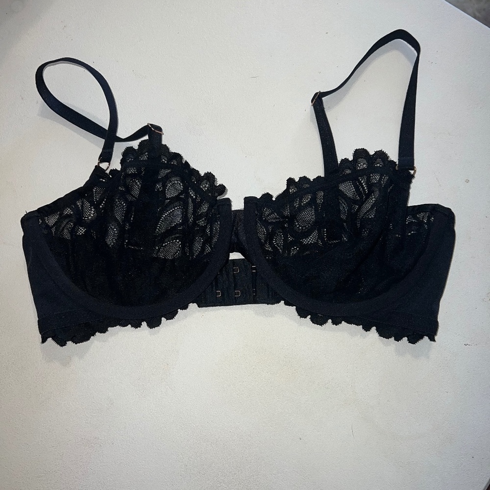 Savage by fenty sheer black lace bra size 34C